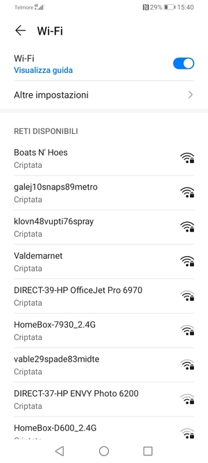 Seleziona la rete wireless a cui desideri connetterti