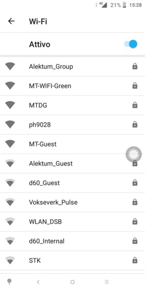 Seleziona la rete wireless a cui desideri connetterti