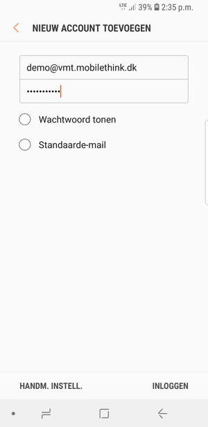 Voer uw e-mailadres en wachtwoord in. Selecteer INLOGGEN