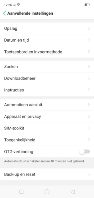 Scroll naar en selecteer Back-up en reset
