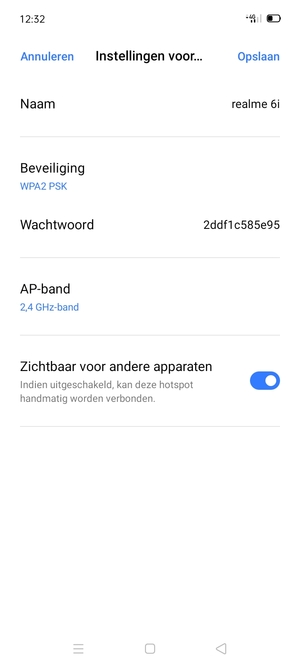 Voer een wachtwoord van een WiFi-hotspot in van ten minste 8 tekens en selecteer Opslaan