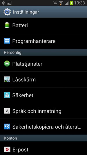 För att byta SIM-kortets PIN, gå till Inställningar-menyn och välj Säkerhet