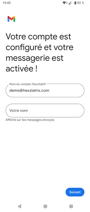 Donnez un nom à votre compte et saisissez votre nom. Sélectionnez Suivant