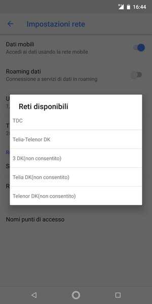 Seleziona un operatore di rete dall'elenco