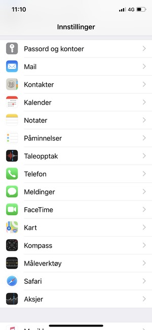 Gå tilbake til Innstillinger-menyen og bla til og velg Passord og kontoer