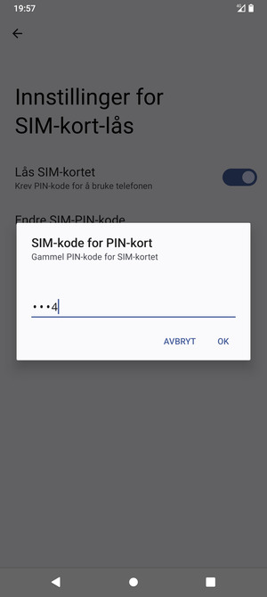 Skriv inn en Gammel PIN-kode for SIM-kort og velg OK