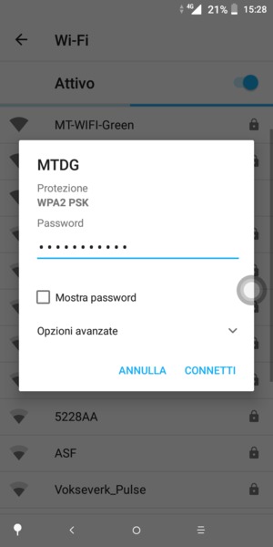 Inserisci la password del Wi-Fi e seleziona CONNETTI