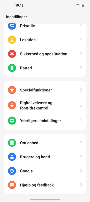 Scroll til og vælg Brugere og konti