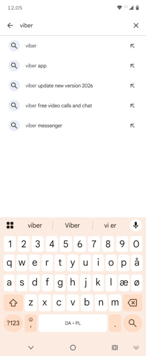 Indtast navnet på appen og vælg Søg