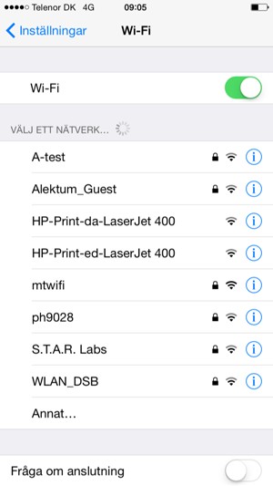 Aktivera Wi-Fi. Välj det trådlösa nätverket du vill ansluta till