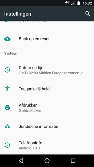 Scroll naar en selecteer Telefooninfo