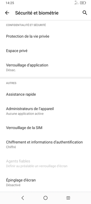 Pour modifier le code PIN de la carte SIM, faites défiler et sélectionnez Verrouillage de la SIM
