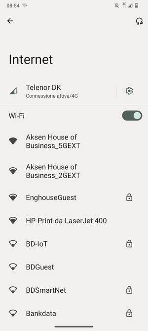 Seleziona la rete wireless a cui desideri connetterti
