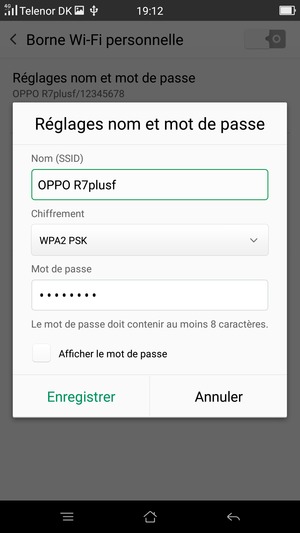 Saisissez un mot de passe de hotspot Wi-Fi d'au moins 8 caractères et sélectionnez Enregistrer