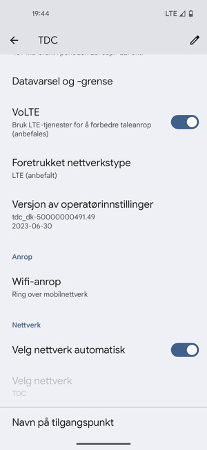 For å bytte nettverk hvis det oppstår nettverksproblemer, slå av Velg nettverk automatisk