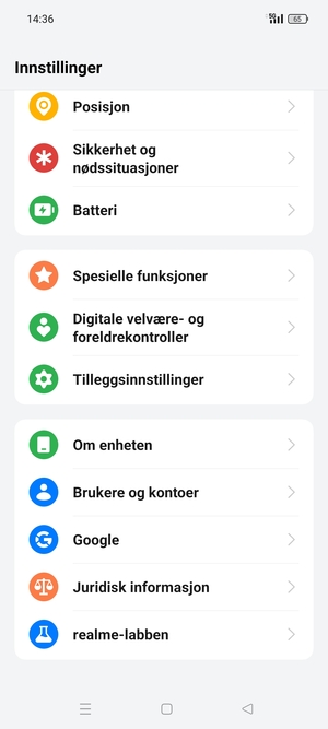 Gå tilbake til Innstillinger-menyen og bla til og velg Brukere og kontoer