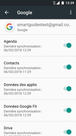 Assurez-vous que Contacts est sélectionné et sélectionnez le bouton du Menu