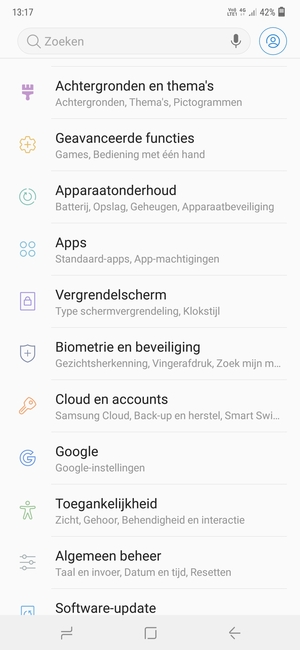 Scroll naar en selecteer Cloud en accounts