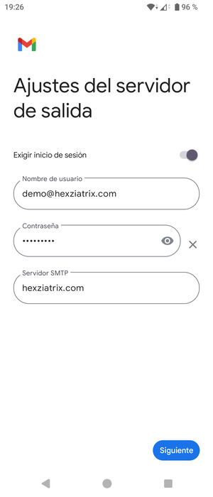 Introduzca la dirección de servidor saliente y seleccione Siguiente