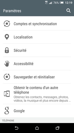 Faites défiler et sélectionnez Comptes et
synchronisation