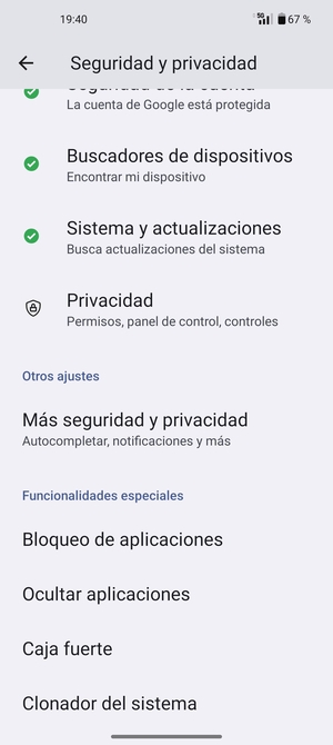 Desplácese y seleccione Más seguridad y privacidad