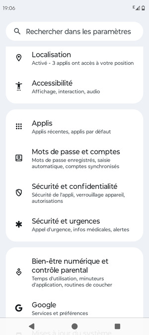 Faites défiler et sélectionnez Mots de passe et comptes