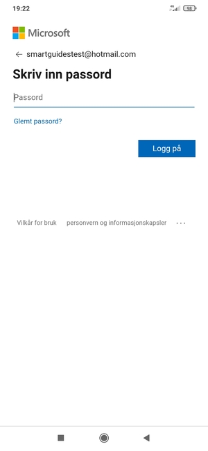 Skriv inn Hotmail passord og velg Logg på