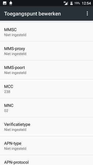 Scroll naar beneden en voer internetgegevens in