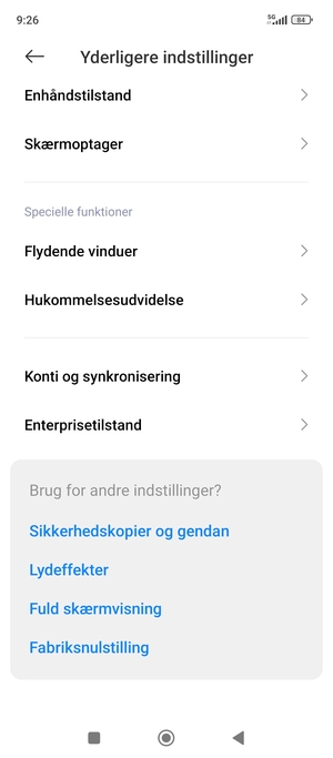 Scroll til og vælg Konti og synkronisering
