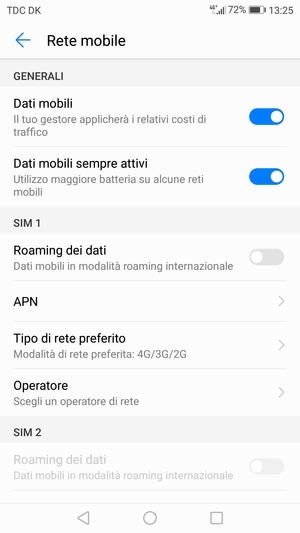 Scorri fino a SIM 1 o SIM 2 e seleziona APN
