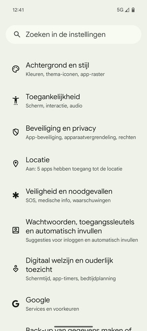 Scroll naar en selecteer Wachtwoorden, toegangssleutels en automatisch invullen