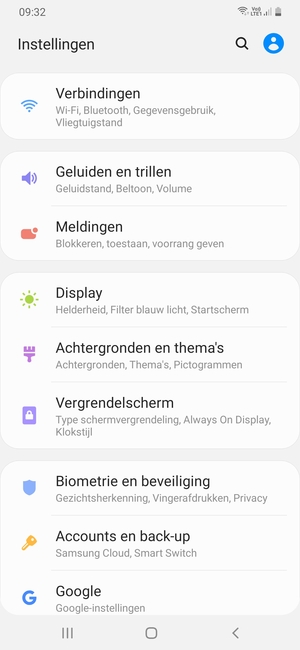 Scroll naar en selecteer Accounts en back-up