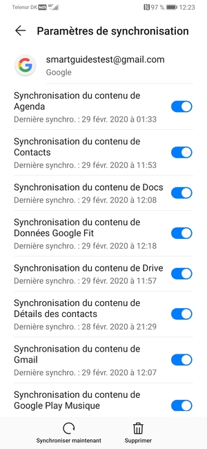 Assurez-vous que Synchronisation du contenu de Contacts est sélectionné