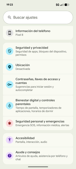 Desplácese y seleccione Contraseñas, llaves de acceso y cuentas