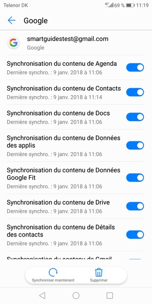 Assurez-vous que Synchronisation du contenu de Contacts est sélectionné