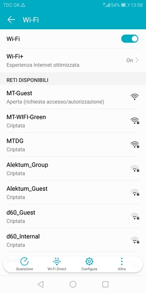 Seleziona la rete wireless a cui desideri connetterti
