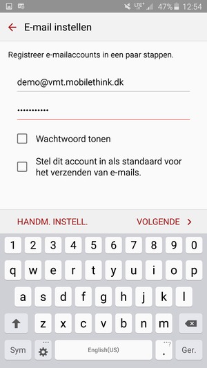Voer uw e-mailadres en wachtwoord in. Selecteer VOLGENDE