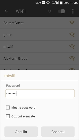 Inserisci la password del Wi-Fi e seleziona Connetti