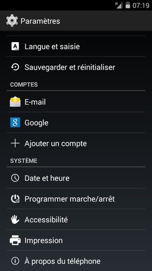 Faites défiler et sélectionnez À propos
du téléphone