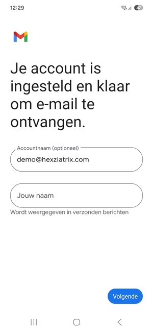 Geef uw account een naam en voer uw naam in. Selecteer Volgende
