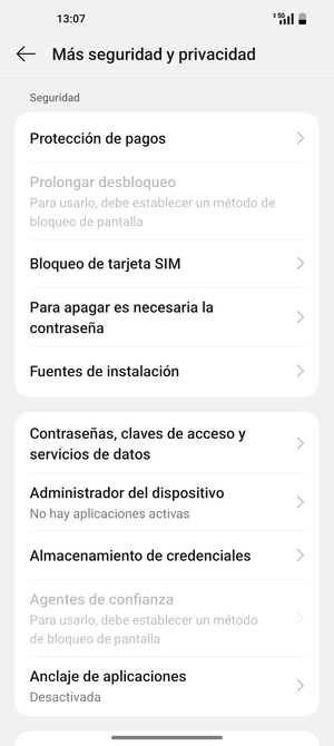 Desplácese y seleccione Bloqueo de tarjeta SIM