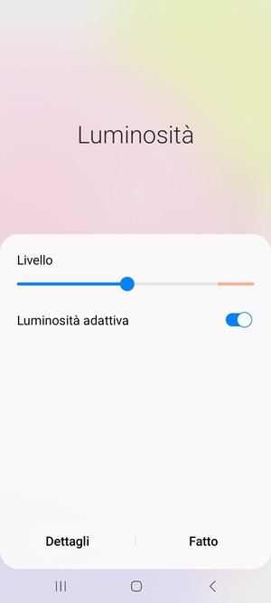 Attiva Luminosità adattiva e seleziona Fatto