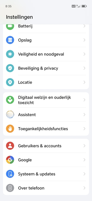 Scroll naar en selecteer Gebruikers & accounts