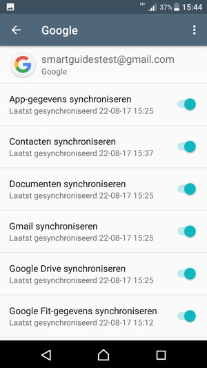 Zorg ervoor dat Contacten synchroniseren geselecteerd is