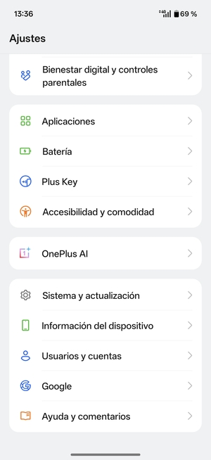 Vuelva al menú Ajustes y seleccione Usuarios y cuentas