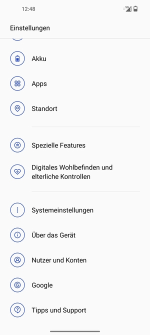 Scrollen Sie und wählen Sie Nutzer und Konten
