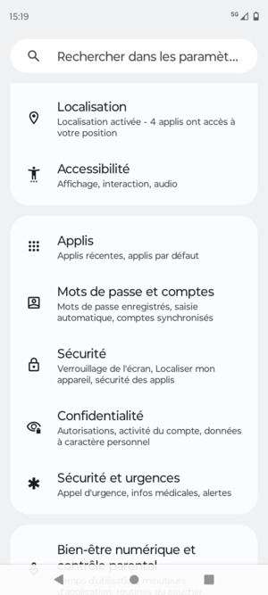 Retournez au menu Paramètres et sélectionnez Mots de passe et comptes
