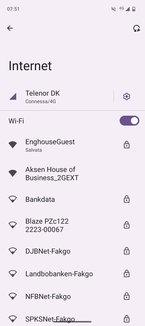 Seleziona la rete wireless a cui desideri connetterti