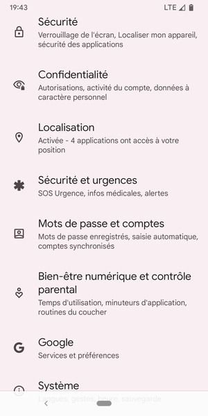 Faites défiler et sélectionnez Mots de passe et comptes