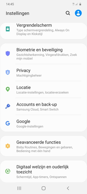 Scroll naar en selecteer Accounts en back-up